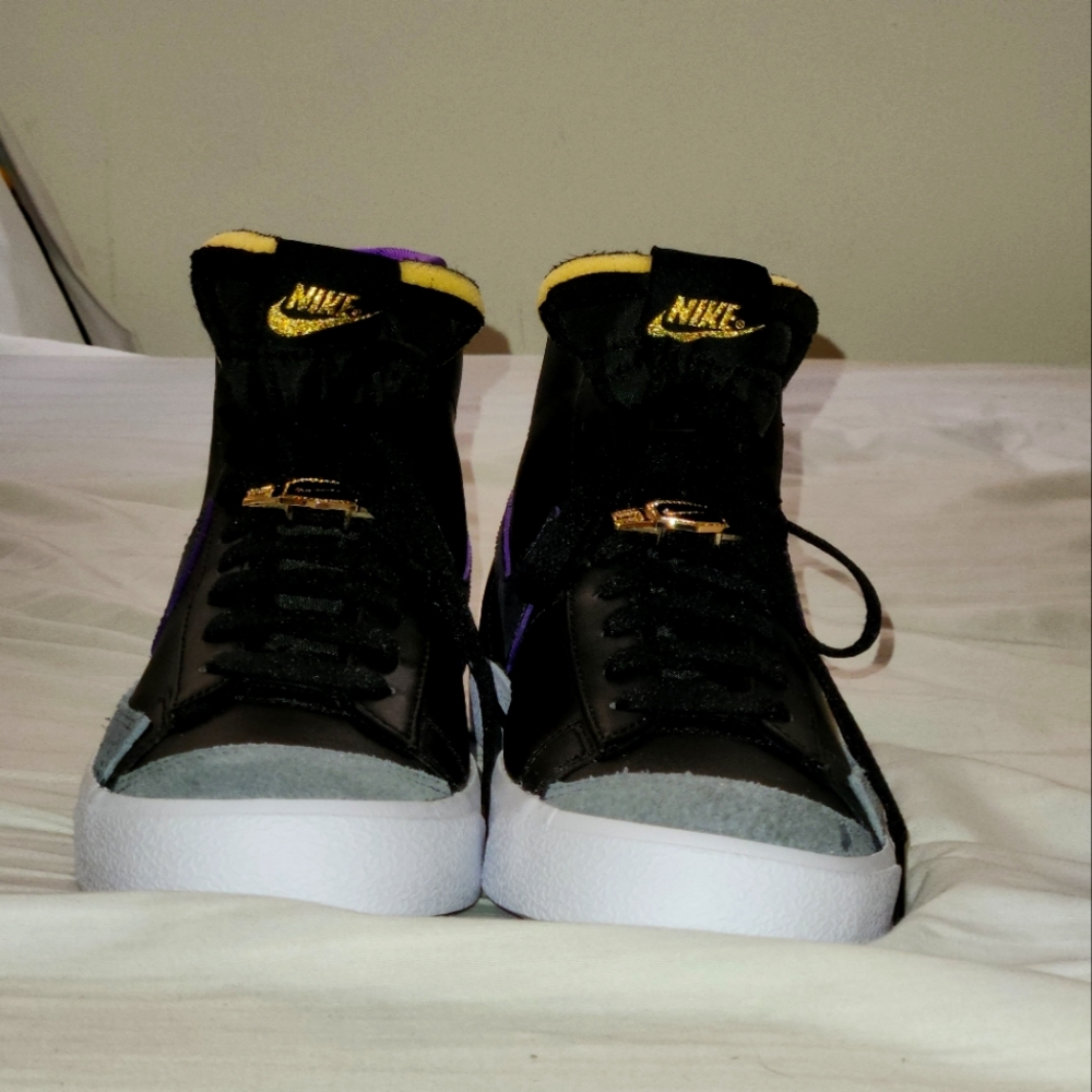 Blazer Mid '77 EMB Men Shoe
